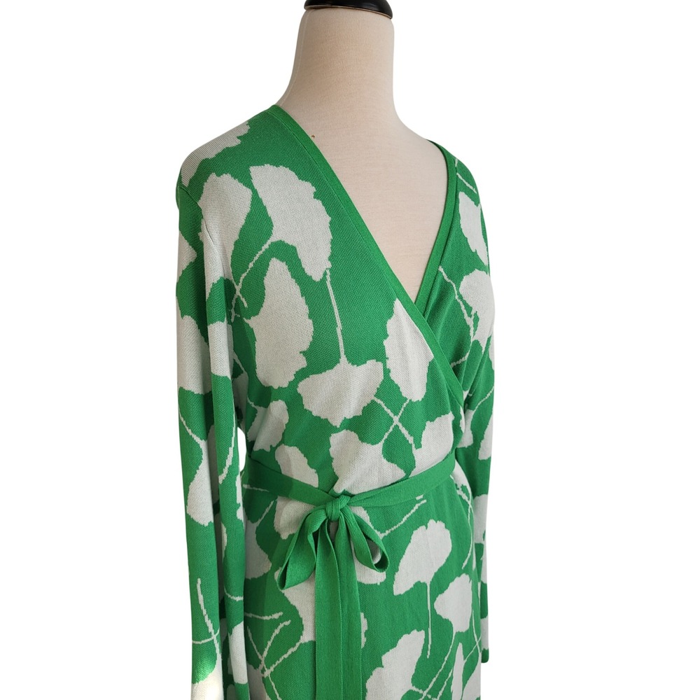DVF x Target Green Floral Wrap Cardigan Top 1X Plus Tie Waist V Neck NWT - Picture 4 of 12